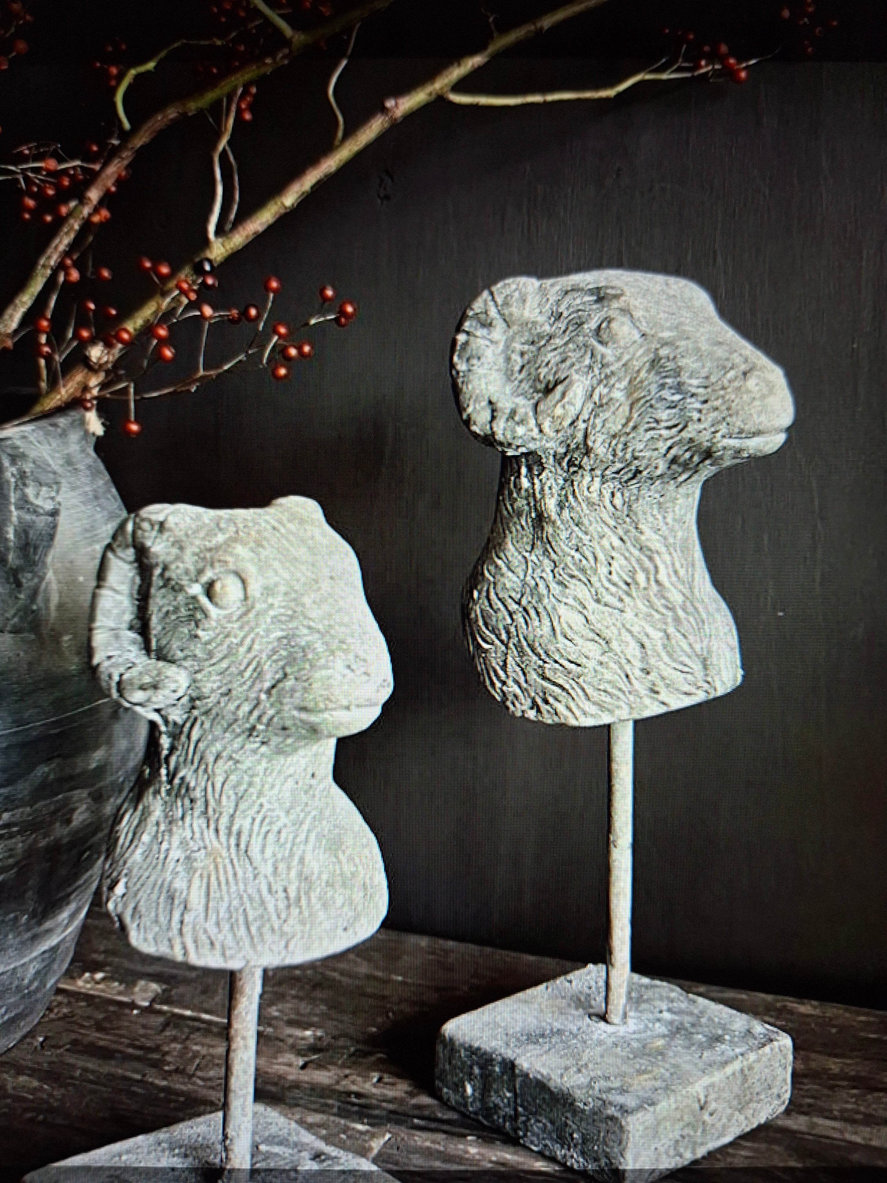 Ram op voet Barn 12 M, hoogte 25cm.