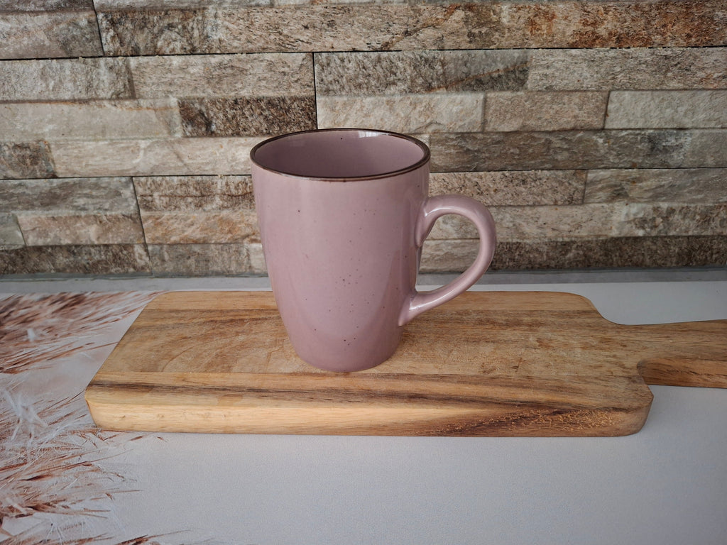 Mok roze / paars, hoogte 11 cm.