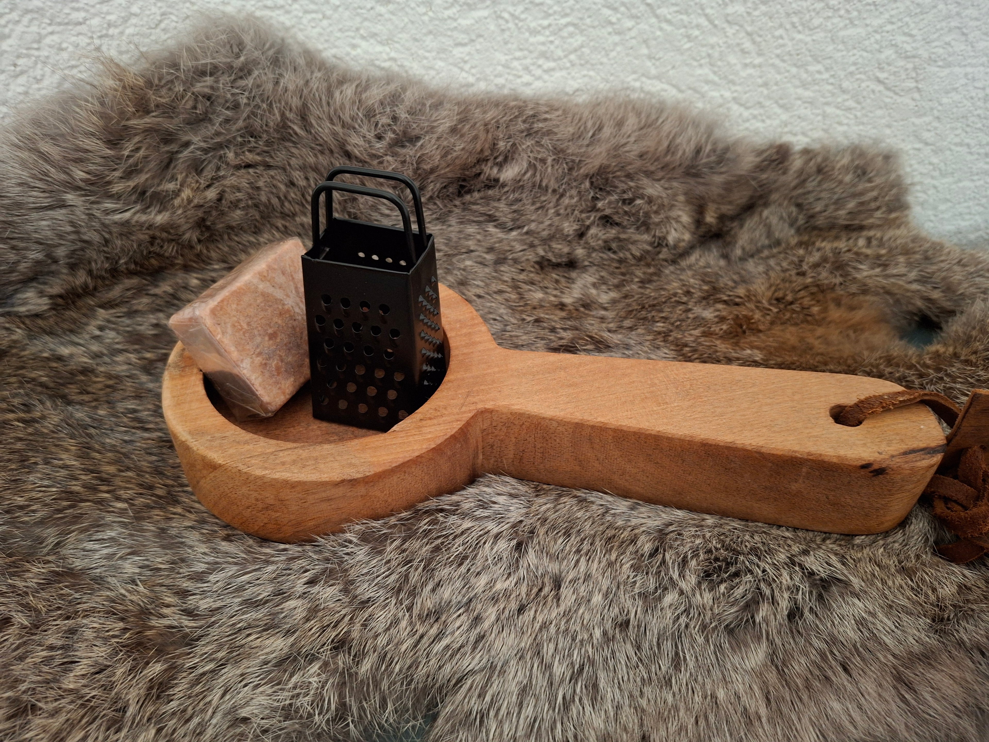 Set houten lepel, amberblokje en schaafje