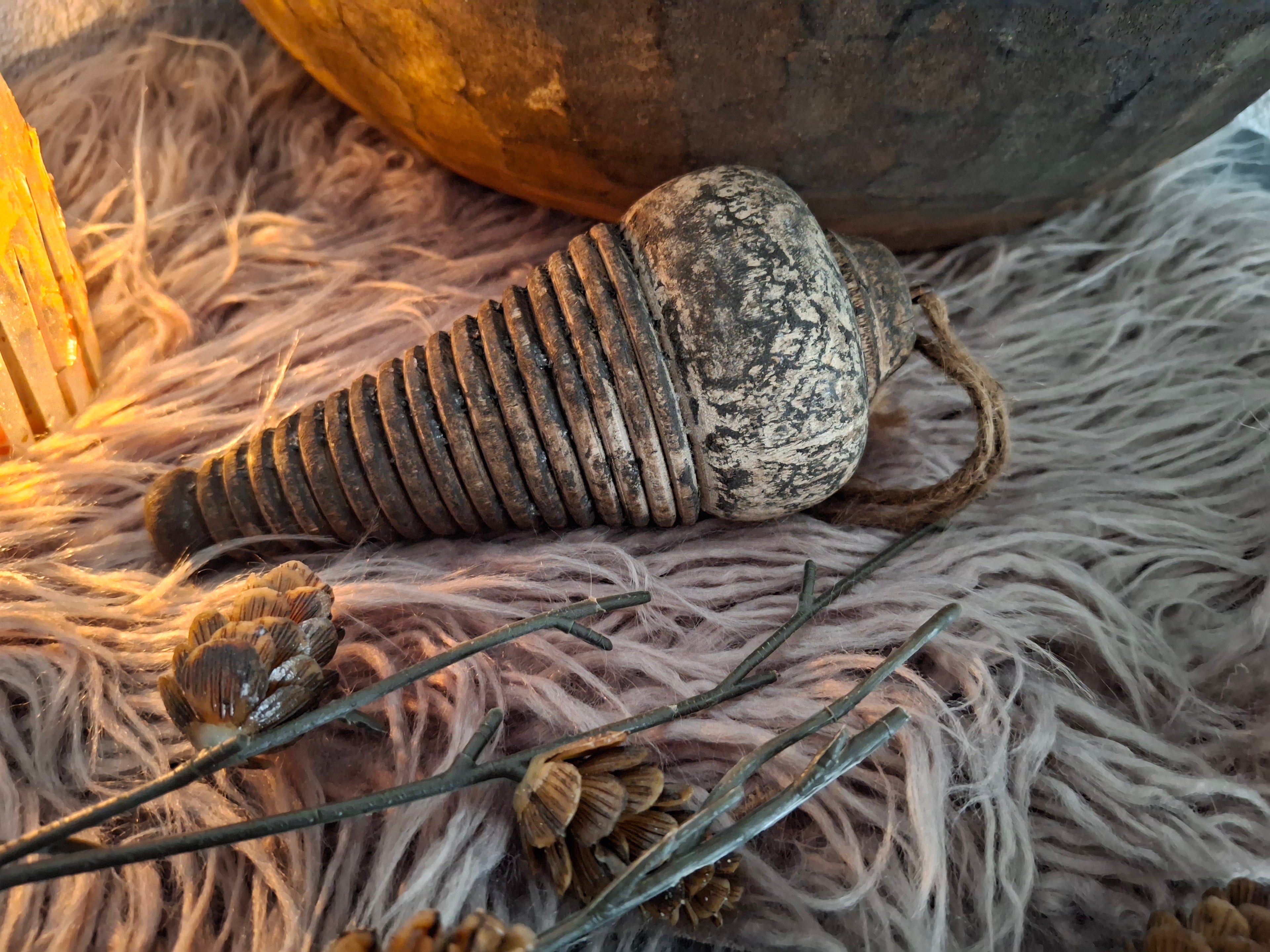 Houten hanger, lengte 15 cm.