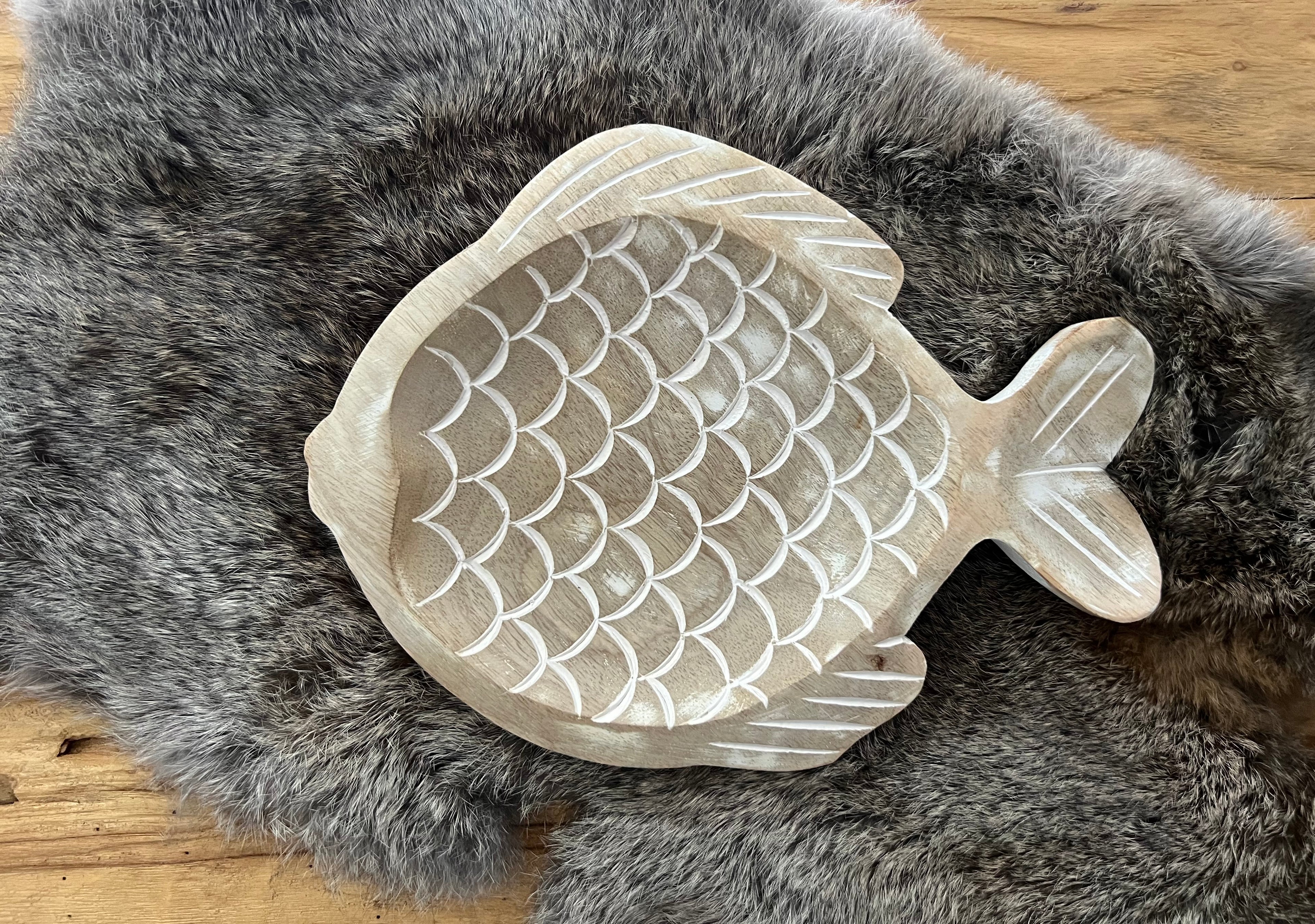Houten schaal vis, lengte 25 cm.