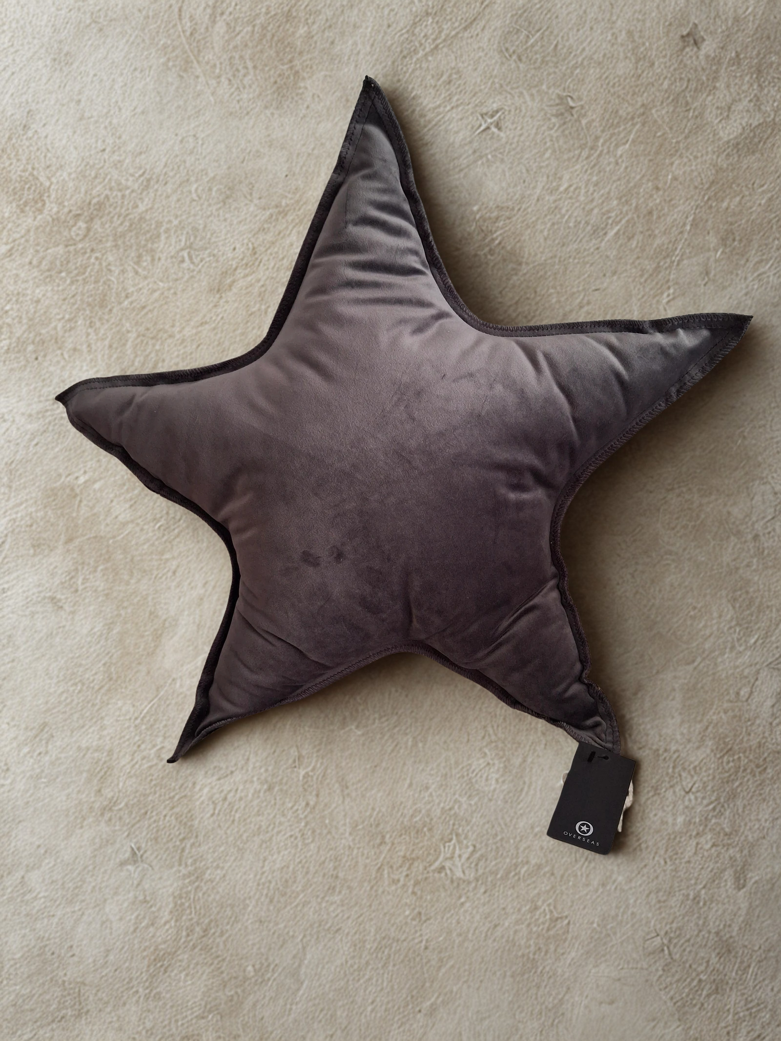 Overseas kussen velours antraciet, 50 x 50 cm.