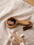 Set houten lepel, amberblokje en schaafje
