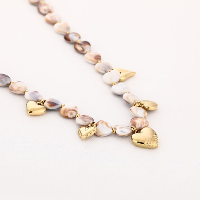 Kralen ketting met bedels - beige